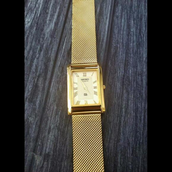 🌟Vintage Tank Rectangular Gorgeous Champaign Dial Milanese band‎ Mens Watch - Picture 1 of 8